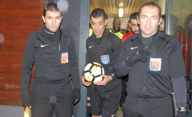 Les arbitres de la rencontre Les arbitres de la rencontre
