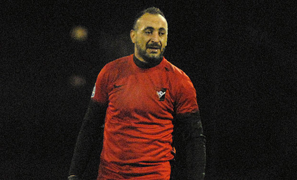 Rachid Benayen a inscrit ses deux premiers buts de la saison pour le FC Vaulx Rachid Benayen a inscrit ses deux premiers buts de la saison pour le FC Vaulx