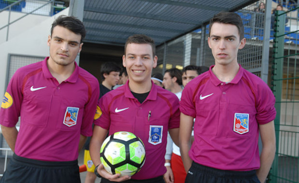 Les arbitres de la rencontre Les arbitres de la rencontre