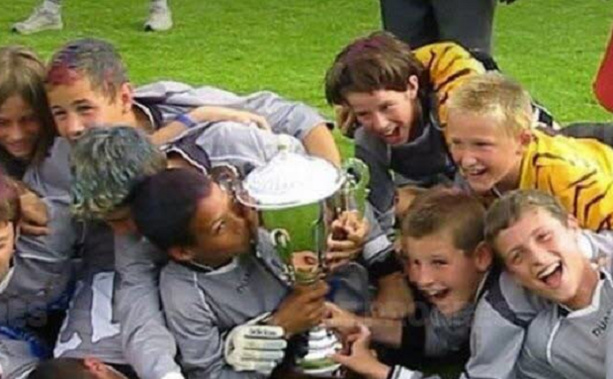 Corentin Tolisso lors de son passage au FCP Arbreslois (au centre, embrassant la Coupe) Corentin Tolisso lors de son passage au FCP Arbreslois (au centre, embrassant la Coupe)