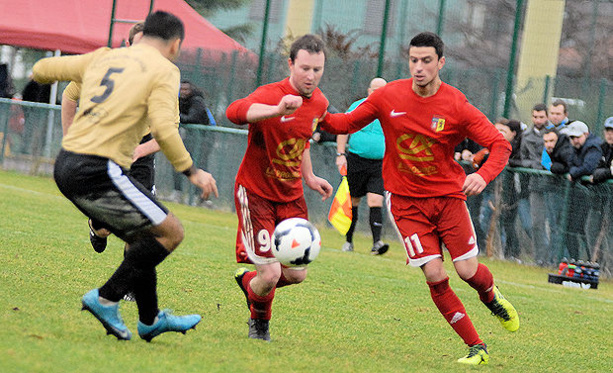 Deux buts et un penalty provoqué pour Chaput, l'attaquant savignois Deux buts et un penalty provoqué pour Chaput, l'attaquant savignois