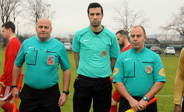 Les arbitres de la rencontre