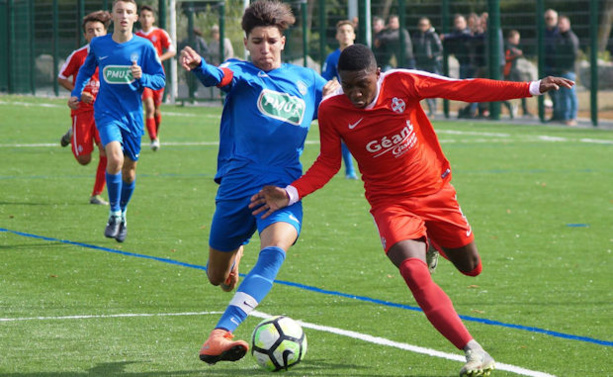 Ryan Aissani a été le 10000ème à aimer la page Facebook Monfoot69 samedi soir Ryan Aissani a été le 10000ème à aimer la page Facebook Monfoot69 samedi soir