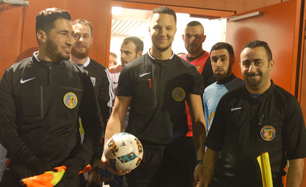 Les arbitres de la rencontre Les arbitres de la rencontre