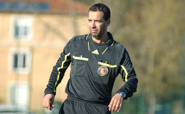 L'arbitre de la rencontre L'arbitre de la rencontre