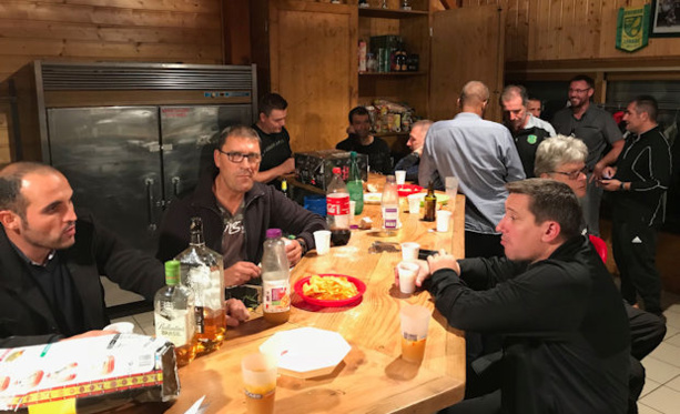 Les ECHOS des CLUBS - Une victoire gourmande pour les vétérans du FC BORDS de SAÔNE ! Les ECHOS des CLUBS - Une victoire gourmande pour les vétérans du FC BORDS de SAÔNE !