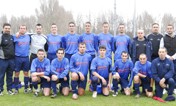 Le FC Chaponnat-Marennes 2007-2008 (Promotion Excellence) Le FC Chaponnat-Marennes 2007-2008 (Promotion Excellence)