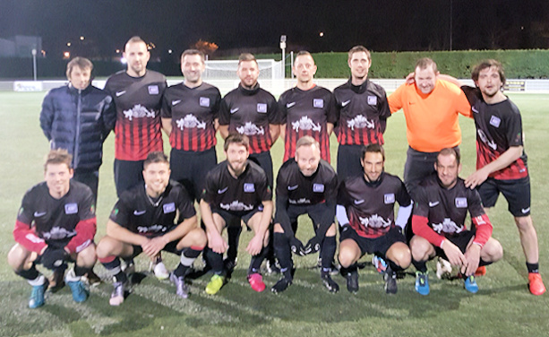 Kevin Gandit (debout, 4ème en partant de la gauche) a renoué avec le ballon Kevin Gandit (debout, 4ème en partant de la gauche) a renoué avec le ballon