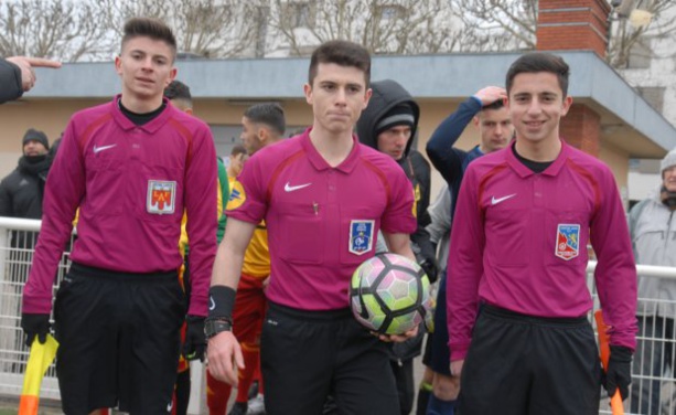 Les arbitres de la rencontre Les arbitres de la rencontre