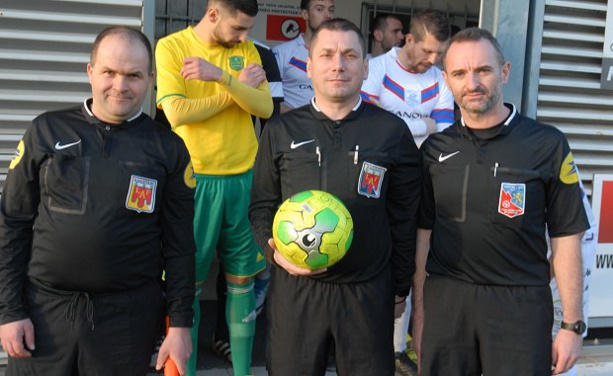 Les arbitres de la rencontre Les arbitres de la rencontre