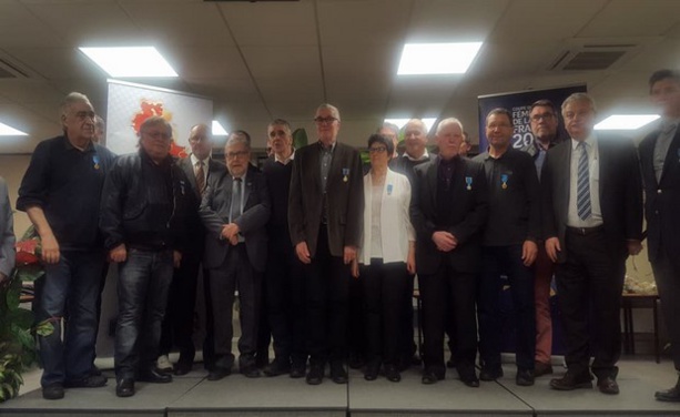 Les ECHOS des CLUBS – Une pluie de médailles pour les bénévoles Les ECHOS des CLUBS – Une pluie de médailles pour les bénévoles