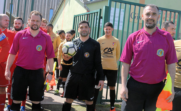Les arbitres de la rencontre Les arbitres de la rencontre