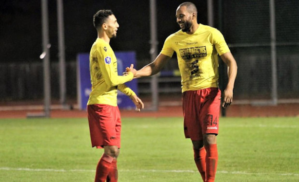 Cecrid Tuta, le buteur et Ismael Amari, l'encien du GF38, ont réalisé un joli coup au stade des Alpes samedi (photo : Le Libero Lyon)