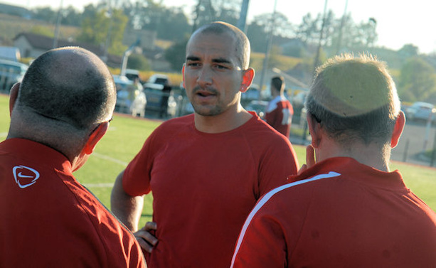 Julien Idmont, l'entraîneur de Beaujolais Foot Julien Idmont, l'entraîneur de Beaujolais Foot