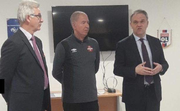 Les ECHOS des CLUBS - Un club house flambant neuf à COMMUNAY Les ECHOS des CLUBS - Un club house flambant neuf à COMMUNAY