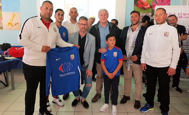 VENISSIEUX FC - Les nouveaux maillots dévoilés par ESPACE SPORT CÔTIÈRE VENISSIEUX FC - Les nouveaux maillots dévoilés par ESPACE SPORT CÔTIÈRE