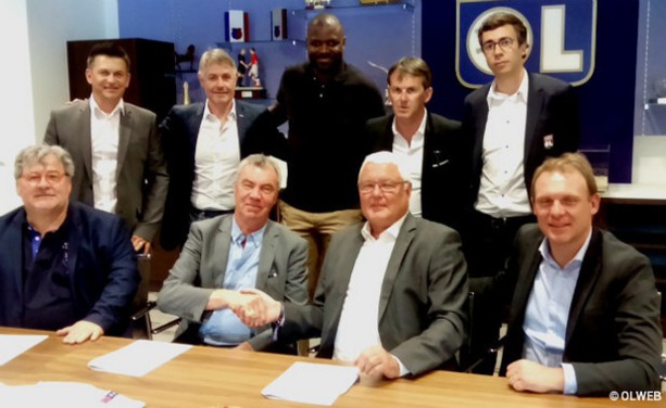 Les ECHOS des CLUBS - Un club parisien devient partenaire de l'OLYMPIQUE LYONNAIS Les ECHOS des CLUBS - Un club parisien devient partenaire de l'OLYMPIQUE LYONNAIS