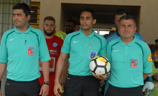 Les arbitres de la rencontre Les arbitres de la rencontre