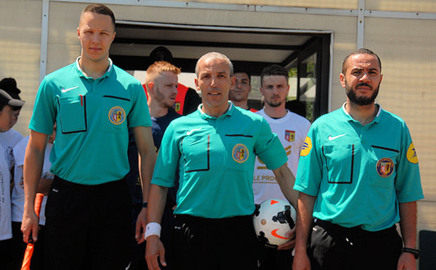 Les arbitres de la rencontre Les arbitres de la rencontre