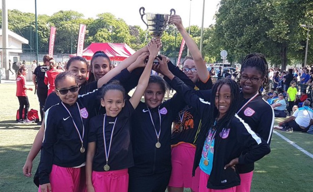 Les ECHOS des CLUBS - Les jeunes filles de l'AS MINGUETTES victorieuses Les ECHOS des CLUBS - Les jeunes filles de l'AS MINGUETTES victorieuses