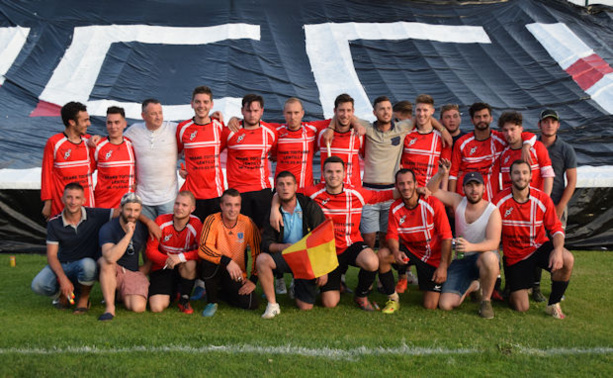 D5 - Et le stade de l'US COTEAUX LYONNAIS s'est enflammé D5 - Et le stade de l'US COTEAUX LYONNAIS s'est enflammé