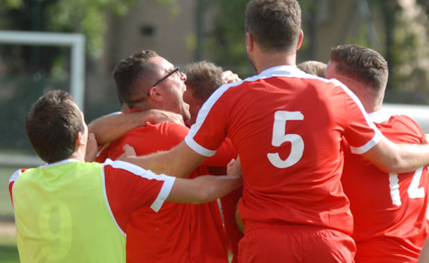 Anthony Peroni et l'ES Chaponost sont en D2 Anthony Peroni et l'ES Chaponost sont en D2