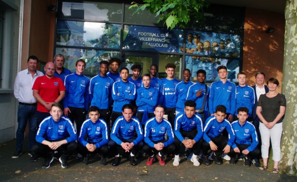Les ECHOS des CLUBS - Une belle récompense pour les U17 du FC VILLEFRANCHE Les ECHOS des CLUBS - Une belle récompense pour les U17 du FC VILLEFRANCHE