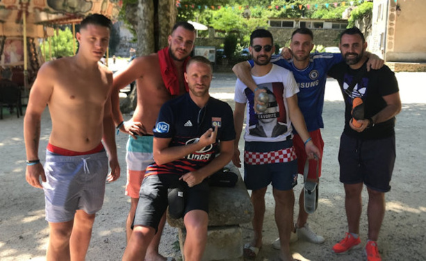 A la pétanque, la triplette du coach (avec Larrieu et Vella) n'a laissé aucune chance à celle composée de Bernard-Lagarde-Micchiche A la pétanque, la triplette du coach (avec Larrieu et Vella) n'a laissé aucune chance à celle composée de Bernard-Lagarde-Micchiche