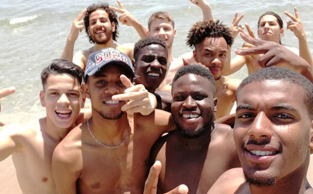 U19 AS MINGUETTES - On ne sort pas en boite de nuit en baskets et non accompagné ! U19 AS MINGUETTES - On ne sort pas en boite de nuit en baskets et non accompagné !