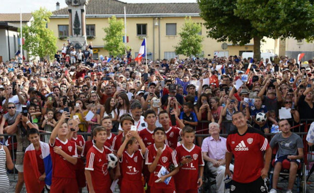 Coupe du Monde (vidéo) - Corentin TOLISSO s'est adressé aux Amplepuisiens Coupe du Monde (vidéo) - Corentin TOLISSO s'est adressé aux Amplepuisiens