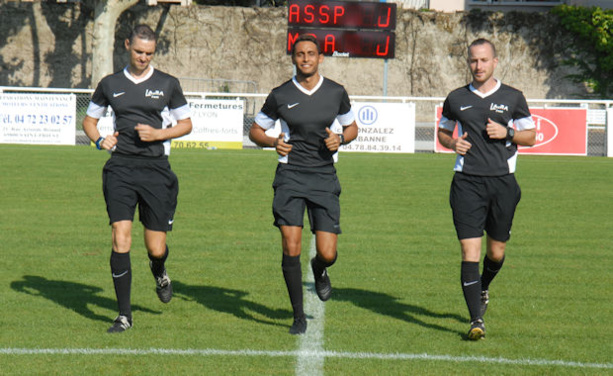 Les arbitres de la rencontre Les arbitres de la rencontre