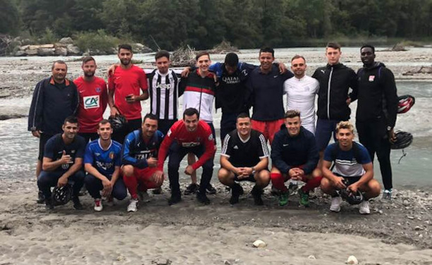 Les ECHOS des CLUBS - L'ES GENAS soigne sa cohésion en haute montagne Les ECHOS des CLUBS - L'ES GENAS soigne sa cohésion en haute montagne