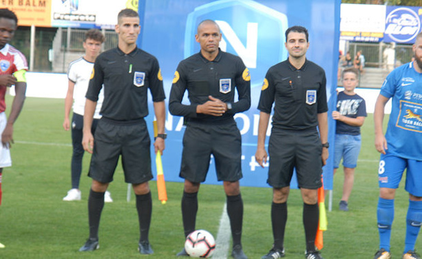 Les arbitres de la rencontre Les arbitres de la rencontre