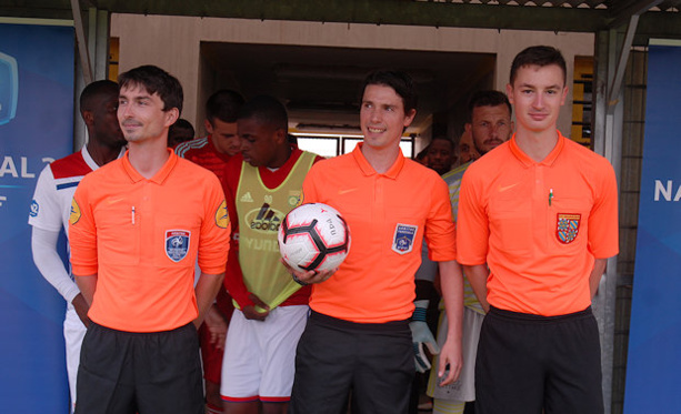 Les arbitres de la rencontre Les arbitres de la rencontre