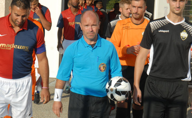 L'arbitre de la rencontre L'arbitre de la rencontre