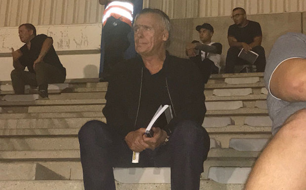 Un chose est sûre et preuve à l'appui, le stylo et le cahier étaient en mais Un chose est sûre et preuve à l'appui, le stylo et le cahier étaient en mais