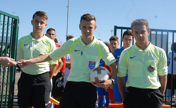 Les arbitres de la rencontre Les arbitres de la rencontre