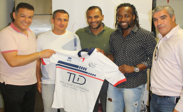 Johann Mounier, Jamal Alioui et Sydney Govou ont rejoint le football entreprise. Absent sur la photo : Pat Ouerdi, en stage à Tignes avant la reprise du championnat.