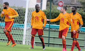 Le FC Villefranche aurait pu y penser en se rappelant que Daniel Gbaguidi lui avait mis deux buts la saison dernière lors du match aller du derby. Le FC Villefranche aurait pu y penser en se rappelant que Daniel Gbaguidi lui avait mis deux buts la saison dernière lors du match aller du derby.