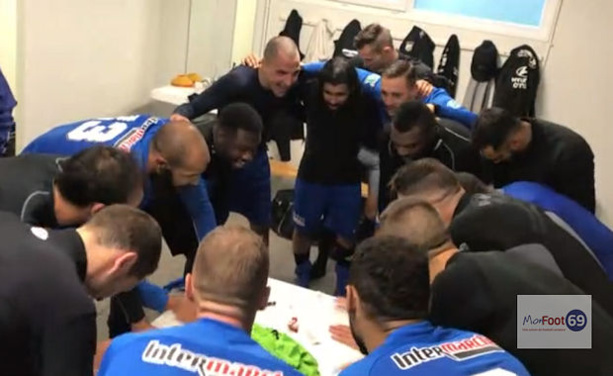 Les ECHOS des CLUBS – El Cant del Barça dans le vestiaire du CHASSIEU-DECINES FC Les ECHOS des CLUBS – El Cant del Barça dans le vestiaire du CHASSIEU-DECINES FC