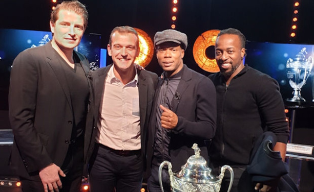 Cédric Carrasso, Sylvain Wiltord et Sidney Govou prennent la pause avec le meilleur buteur de la ligue 2005. Cédric Carrasso, Sylvain Wiltord et Sidney Govou prennent la pause avec le meilleur buteur de la ligue 2005.