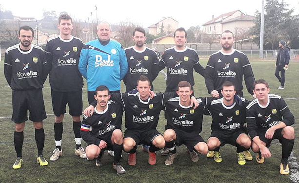 JP Bertiller, un gardien de 56 ans au milieu des gamins de l'US Montanay. JP Bertiller, un gardien de 56 ans au milieu des gamins de l'US Montanay.