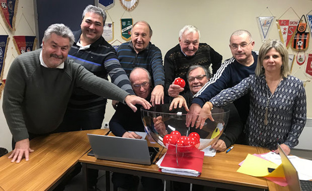 Coupes du Rhône - Tous les SEIZIÈMES de finale JEUNES et VETERANS sont tirés Coupes du Rhône - Tous les SEIZIÈMES de finale JEUNES et VETERANS sont tirés