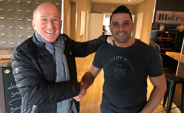 Virgile Papaléo (à droite) en a profité pour tenter de faire signer Maurice Obitz à Muroise. Affaire à suivre. Virgile Papaléo (à droite) en a profité pour tenter de faire signer Maurice Obitz à Muroise. Affaire à suivre.