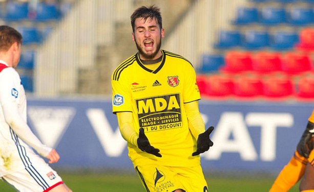 Et de deux buts pour Hugo Roussey qui font cinq pour l'ancien vert désormais sous les couleurs de MDA Foot. Et de deux buts pour Hugo Roussey qui font cinq pour l'ancien vert désormais sous les couleurs de MDA Foot.