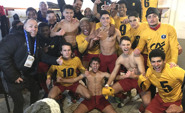 Patrick Gonzalez (à gauche) dans le vestiaire après la qualification contre l'OGC Nice Patrick Gonzalez (à gauche) dans le vestiaire après la qualification contre l'OGC Nice