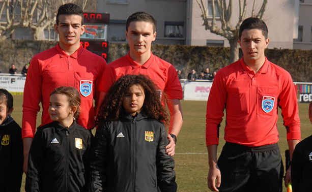 Les arbitres de la rencontre Les arbitres de la rencontre