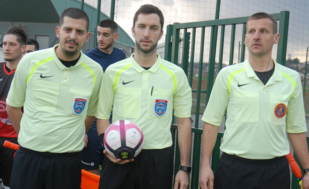 Les arbitres de la rencontre Les arbitres de la rencontre
