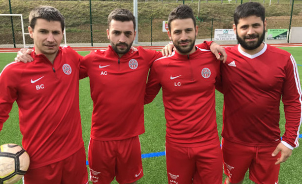 Quatre Corgier dans la camp de Chambost-Allière Saint-Just Quatre Corgier dans la camp de Chambost-Allière Saint-Just