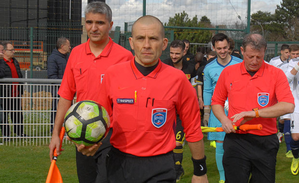 Les arbitres de la rencontre Les arbitres de la rencontre